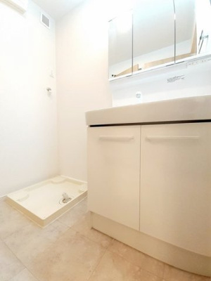 【洗面所】 | トレスガーデン | 明るい洗面所です