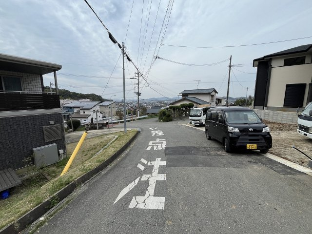 【その他】 | 糟屋郡篠栗町中央6丁目2期　2号棟（全3棟）【仲介手数料無料・0円】 | 現地写真。前面道路です。