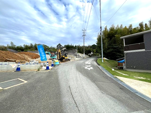 【その他】 | 糟屋郡篠栗町中央6丁目2期　2号棟（全3棟）【仲介手数料無料・0円】 | 現地写真。前面道路です。