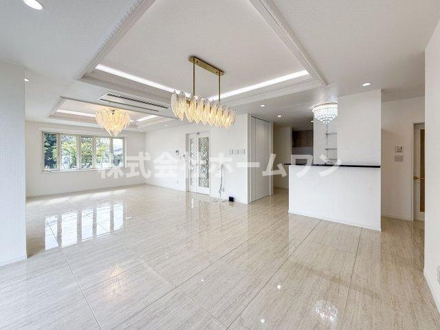 羽村市羽加美　中古戸建の居間・リビング|おしゃれなリビングです