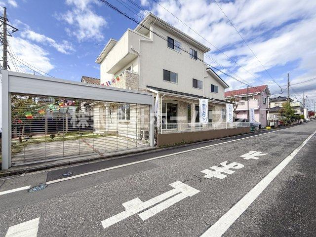 羽村市羽加美　中古戸建の前面道路含む現地写真|前面道路含む現地写真です