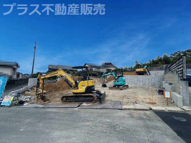 【外観】 | 糟屋郡篠栗町中央6丁目2期　3号棟（全3棟）【仲介手数料無料・0円】 | 現地写真。プラス不動産販売なら、現場の全ての棟をまとめてご見学頂けます。