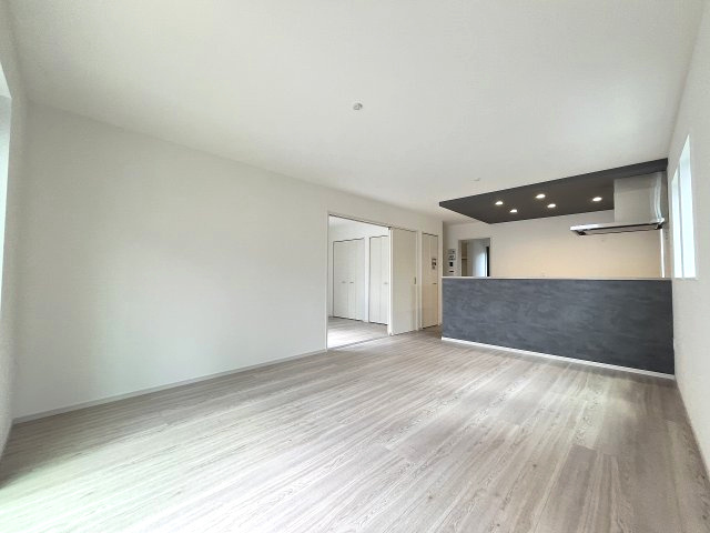 【内装】 | 糟屋郡篠栗町中央6丁目2期　3号棟（全3棟）【仲介手数料無料・0円】 | 施工例。リビングです。施工例は完成時と異なる場合があります。