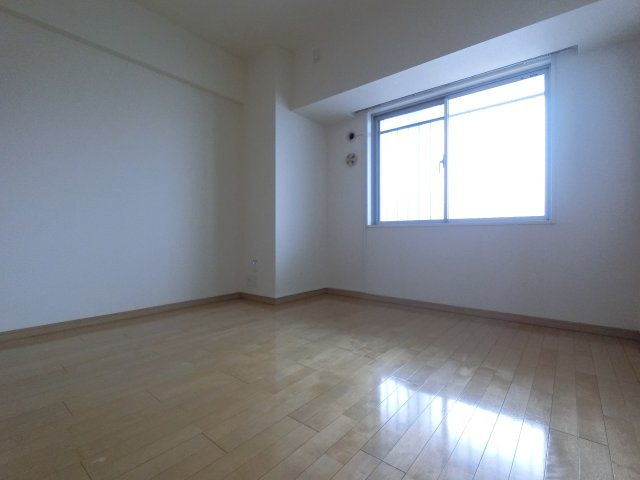 エコロジー千葉みなとレジデンスの洋室