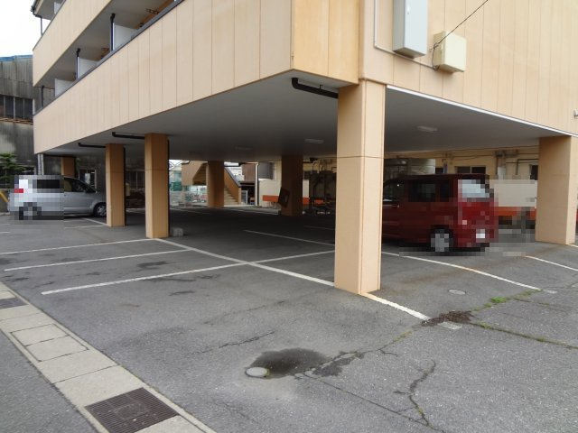 コーポ論地　No.2の駐車場