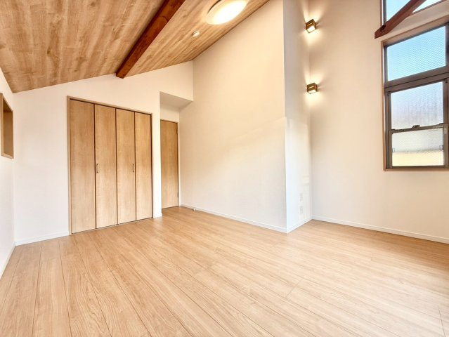 練馬区西大泉1丁目　中古戸建の洋室|全居室２面採光のため、日差しが差し込む明るいお部屋です！

現地ご見学希望・資料請求などお気軽にお問い合わせ下さい！
03-5990-5201