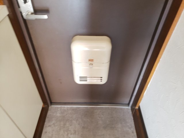 クレセントパレスの玄関