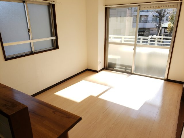 クレセントパレスの居間・リビング