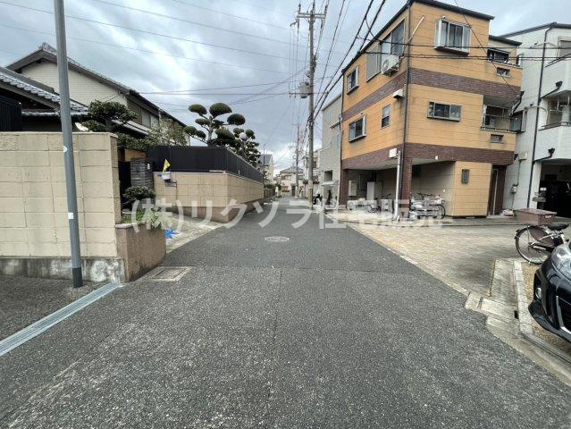 大日町4丁目　中古一戸建ての前面道路含む現地写真|■物件内覧・資金計画相談・住宅ローン相談、リフォーム相談、お問合せ受付中■
※当日・翌日のご内覧、ご相談はお電話でのお問合せがスムーズです！