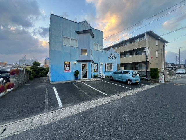 目久美町テナントの駐車場|現在営業中の為内覧希望の際は日程調整が必要となります。