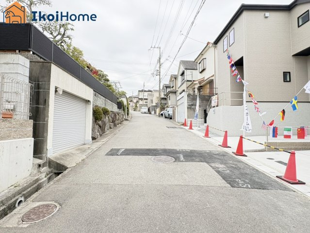 明石市松が丘3丁目24-1期　1号棟　新築戸建の前面道路含む現地写真|【ホームページに現地動画掲載中】●年中無休：当日予約可●毎月５組限定！人気オプション３点１万円で取付