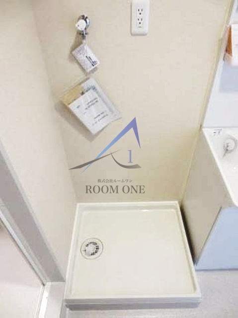 サニーハウスの設備|洗濯機置場です。