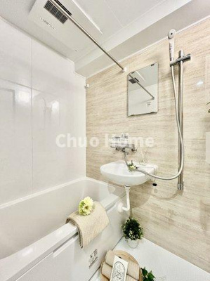 【浴室】 | ダイカンプラザ上野上野Ⅱ | 【バスルーム】暖房換気乾燥機付きシステムバスルーム。暖房・冷風・換気・乾燥など、毎日を快適に過ごせるうれしい機能が揃っています。雨の日の洗濯物も安心です。