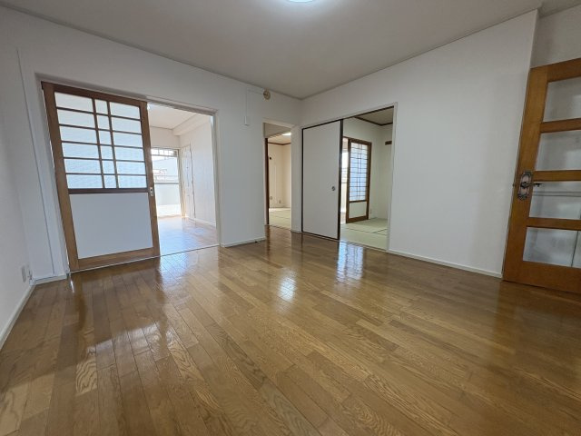 明石大窪住宅４号棟の居間・リビング