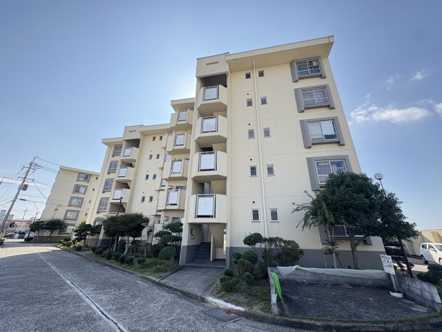 明石大窪住宅４号棟の外観