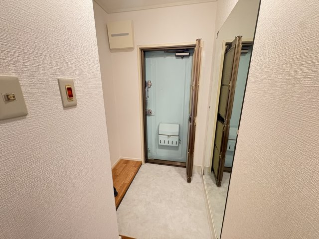 明石大窪住宅４号棟の玄関