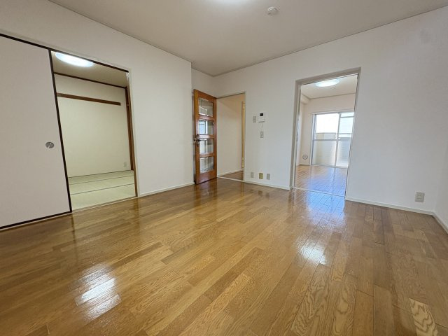 明石大窪住宅４号棟の居間・リビング