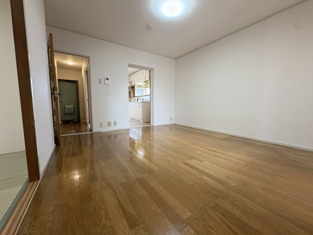 明石大窪住宅４号棟の居間・リビング