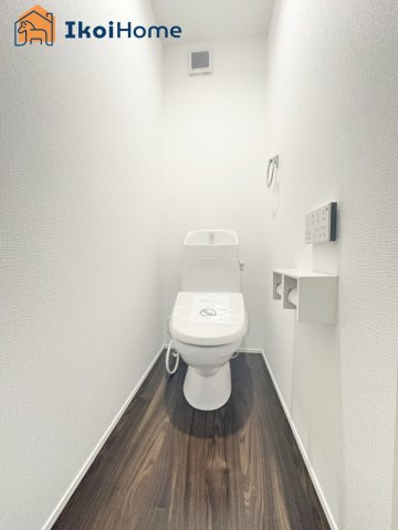 明石市松が丘3丁目24-1期　2号棟　新築のトイレ|【ホームページに現地動画掲載中】●年中無休：当日予約可●トイレが2か所あるので夜中も安心です。