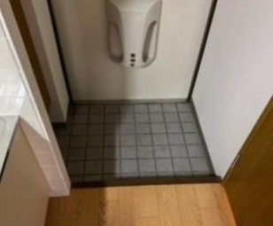 ビュー久米川パルの玄関