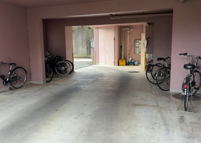 【駐輪場】 | プレジャーガーデン橋本 | マンションの駐輪場は、事前に空きがあるか確認を取ると安心です。せっかく入居したのに駐輪スペースがない！なんてことになったら大変ですよね。そこで、内見時や購入前にはまず事前に確認しておくと良いでしょう。