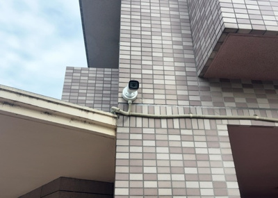 【受付】 | プレジャーガーデン橋本 | 受付はマンションコンシェルジュがいる場合もあれば、管理人が滞在する小部屋を総称して呼ぶことがあります。主にエントランスに設置されていることから、防犯面でも期待ができます。防犯設備がない場合はより安心！