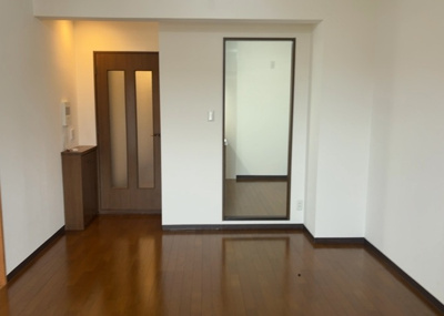 【ダイニング】 | プレジャーガーデン橋本 | ダイニングは、食事や家族の団らんスペースとしてだけではなく、ほかの用途としても使用することができます。ダイニングテーブルを置き、食事のためのスペースを作ることでリビングとの差別化を図ることができます。