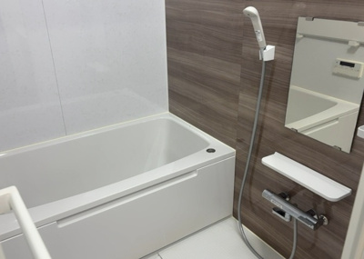 【浴室】 | プレジャーガーデン橋本 | 入浴時の快適さも大事なことですが、綺麗な状態を維持できなければ気持ちよく入浴できません。毎日の掃除が楽という点は大事なポイントになります！カビが生えにくく掃除がしやすい、壁や浴槽を選ぶといいでしょう。