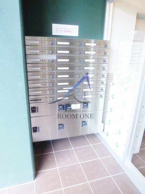 YMPFのその他共用部分|集合ポストと宅配ボックスです。