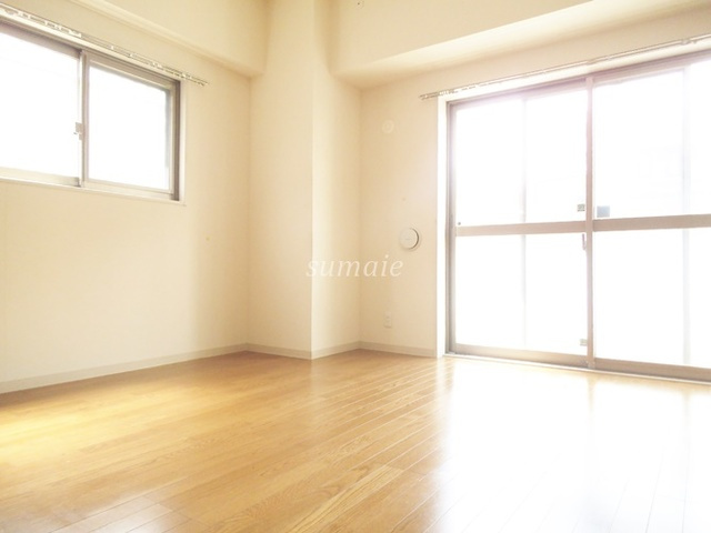 セリシエ赤羽の居間・リビング|2面採光の明るいリビングです♪