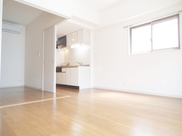 セリシエ赤羽の洋室|扉を開放すると広々リビング♪