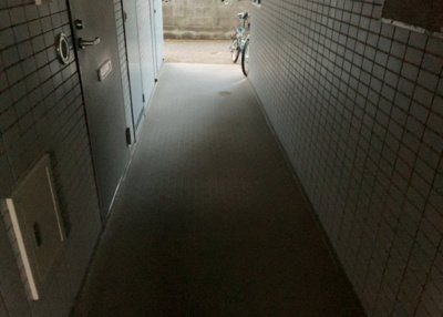 【その他共用部分】 | メゾン・ド・オンブラージュ | 共用部分は、一棟の建物に住む区分所有者全員が共同で所有するとし、共用部分の管理、補修などは、区分所有者で形成される管理組合が行います。個人の判断で勝手に変更することはできませんので覚えておきましょう。