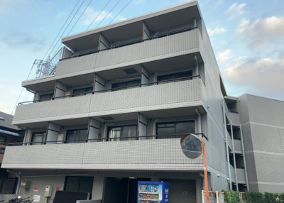 【外観】 | メゾン・ド・オンブラージュ | ＳＲＣ造は強度や耐震性の面でもRC造と比べて優れています。そのため、10階建以上の高層または超高層マンションなどの建築にも多く採用されています。柱や梁などのサイズが小さくても高い耐震性を確保できます。