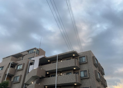 【展望】 | メゾン・ド・オンブラージュ | 眺望を気にして物件を探す場合、前面に建物が建っていないか現地で確認しましょう！前面に建物があると景色はもちろん、日当たりや風通しにも影響が出てきます。住んだ時のことを想像しながら現地見学をしましょう。