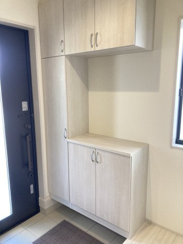 リーブルガーデンＳ第13渋川八木原　3号棟の玄関|玄関収納充実しています。