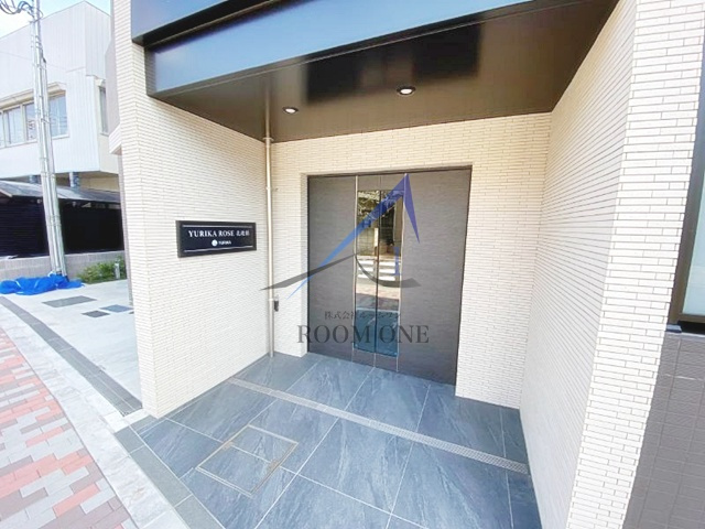 ユリカロゼ北綾瀬のエントランス