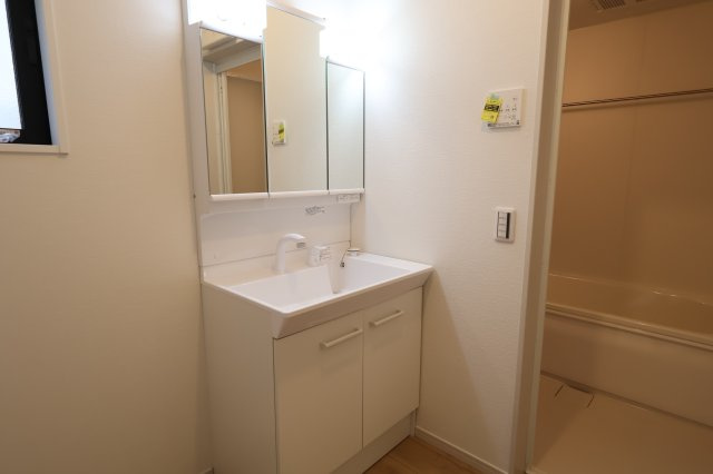 《仲介手数料無料》岩槻区本丸１丁目21-7(全1戸)新築一戸建てケイアイ クラフト ピットの独立洗面台