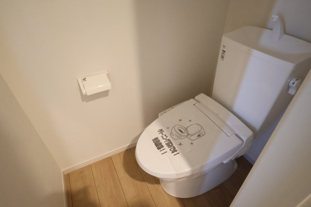 《仲介手数料無料》岩槻区本丸１丁目21-7(全1戸)新築一戸建てケイアイ クラフト ピットのトイレ