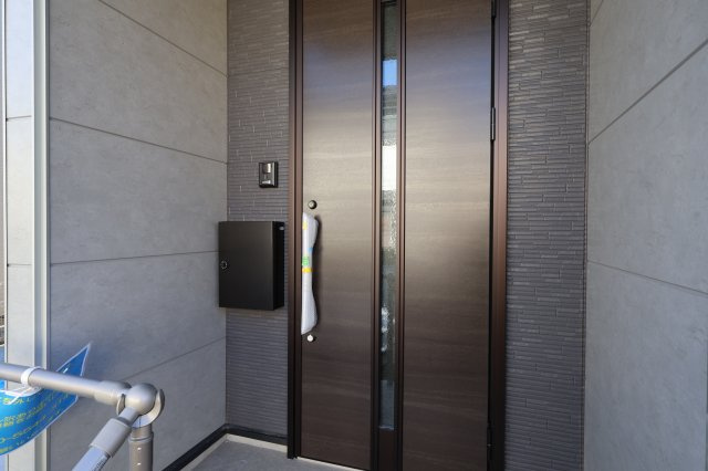 《仲介手数料無料》岩槻区本丸１丁目21-7(全1戸)新築一戸建てケイアイ クラフト ピットの玄関