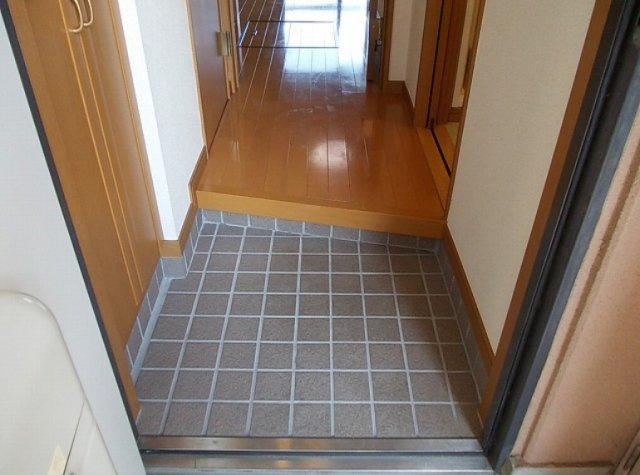 グランアヴェニールAの玄関