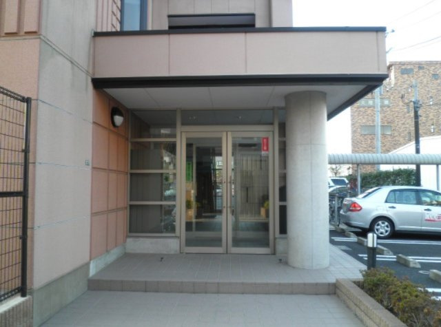 グランアヴェニールAのエントランス