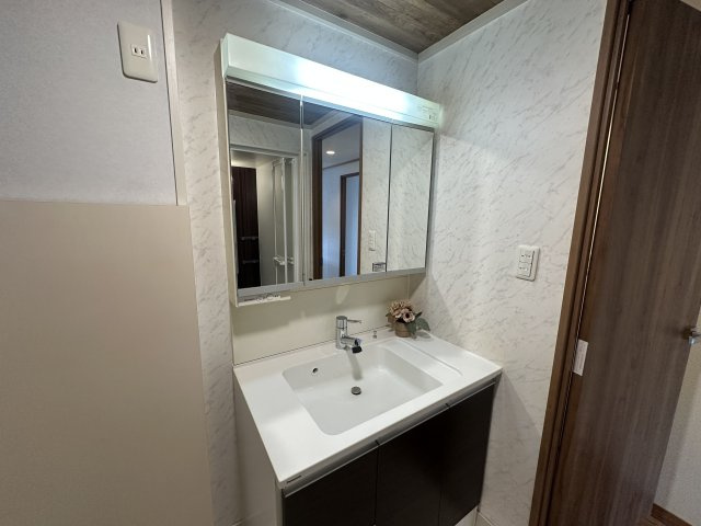 星陵台ハイツの独立洗面台