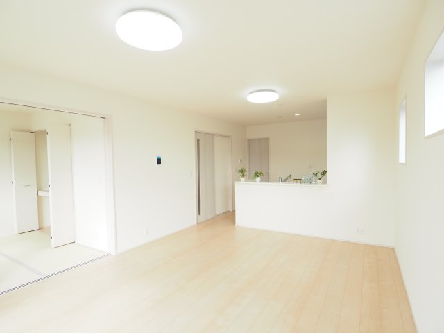 【居間・リビング】 | Livele Garden.S　蓬莱町６丁目第２　１号棟 | ★内覧予約で新米4kg★