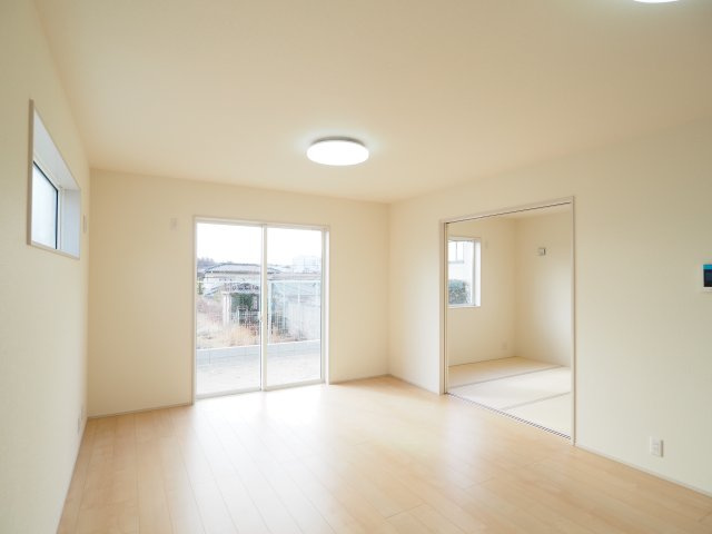 【居間・リビング】 | Livele Garden.S　蓬莱町６丁目第２　１号棟 | ★内覧予約で新米2kg★