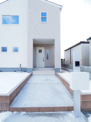 【玄関】 | Livele Garden.S　蓬莱町６丁目第２　１号棟 | ★内覧予約で新米4kg★