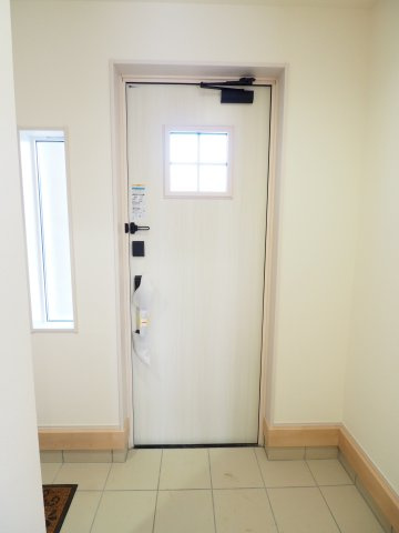 【玄関】 | Livele Garden.S　蓬莱町６丁目第２　１号棟 | ★内覧予約で新米4kg★