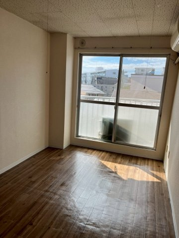 石原マンション（三山）の居間・リビング|ゆったり過ごせるリビングです