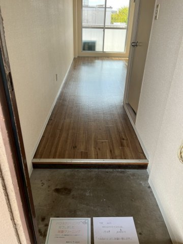 石原マンション（三山）の玄関|収納もある玄関です