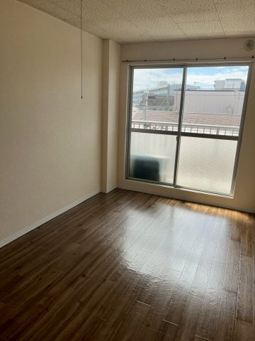 石原マンション（三山）の居間・リビング|広々とした室内