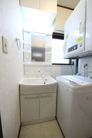 ぬこハウス相模原の独立洗面台|清潔感のある独立洗面台。
